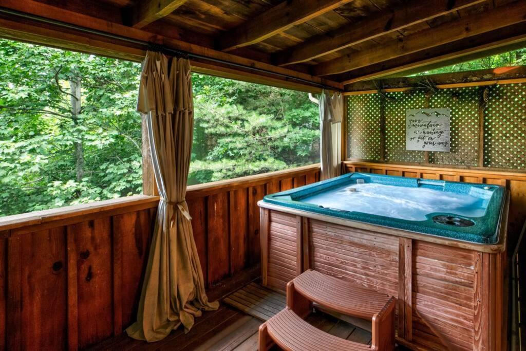 Nice View Fireplace, Hot Tub, Porch Bed, Private Sevierville Exterior foto