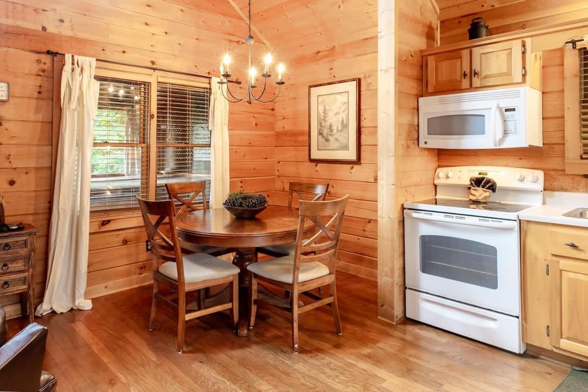 Nice View Fireplace, Hot Tub, Porch Bed, Private Sevierville Exterior foto
