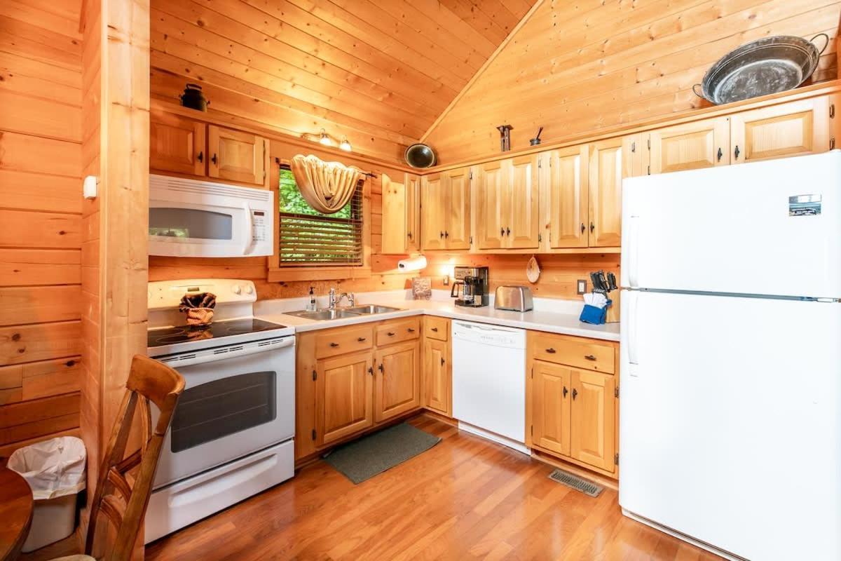 Nice View Fireplace, Hot Tub, Porch Bed, Private Sevierville Exterior foto